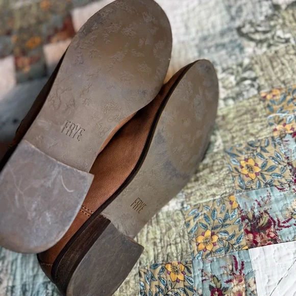 Frye Mallory Chelsea Booties in Cognac 8.5 - Picture 7 of 8